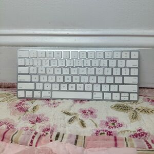 Apple Magic Keyboard A1644 | Wireless | White | For Parts Only Not All Keys Work